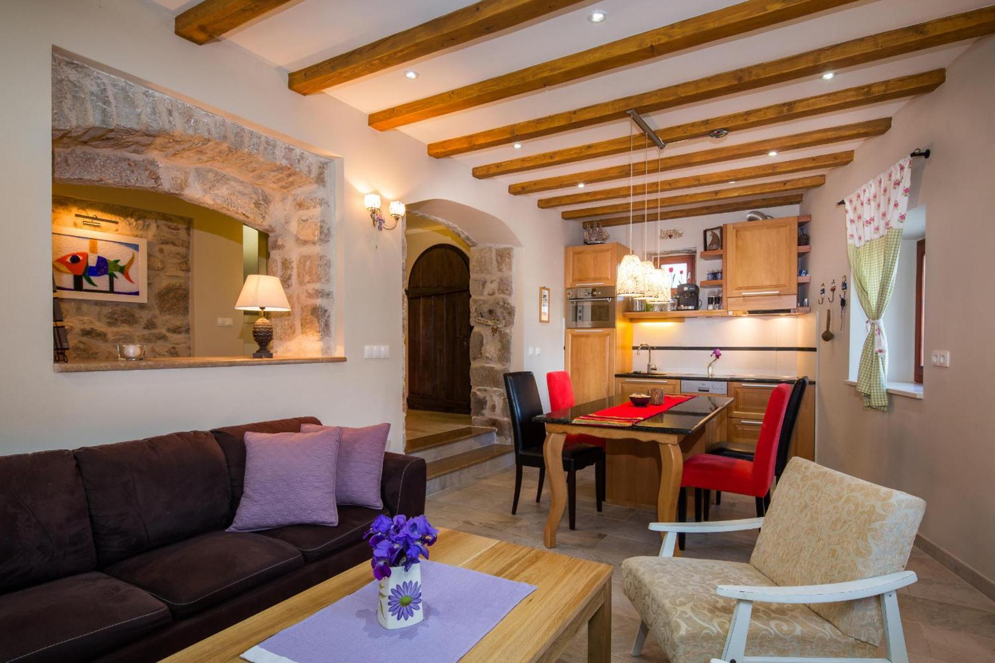 Holiday Home Pitve Ferienhaus