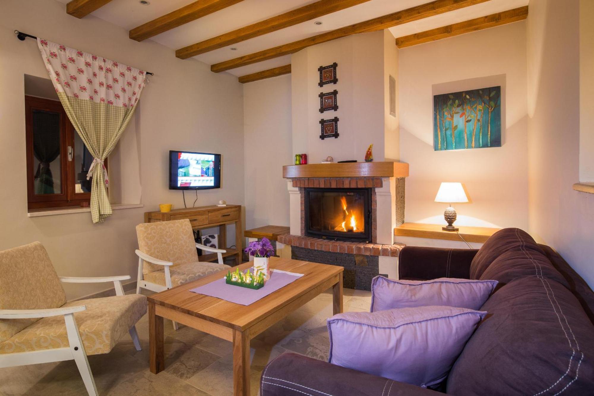 Holiday Home Pitve Ferienhaus *